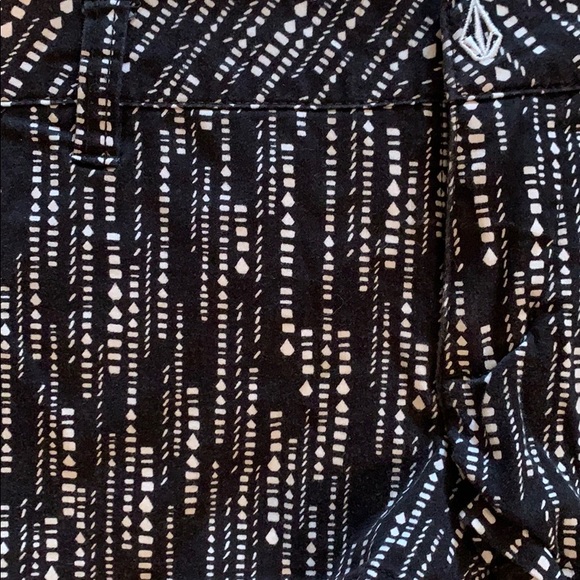 VTG low rise Volcom Shorts - Picture 2 of 4